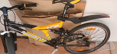 Bicicletta da downhill usata poco