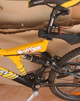 Bicicletta da downhill usata poco