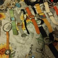 lotto di circa 10 orologi al quarzo da bancarella