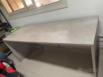 🖥️ SCRIVANIA CON CASSETTI – COME NUOVA!