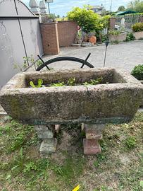 Mangiatoia in pietra antica