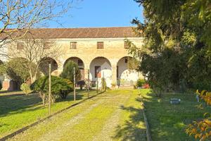 CASA SEMINDIPENDENTE A PIAZZOLA SUL BRENTA