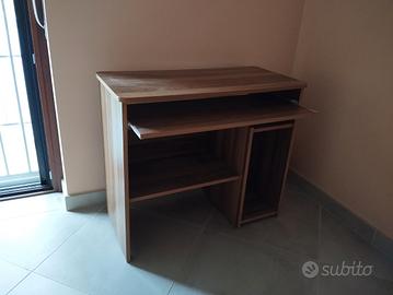 Scrivania computer e stampante in legno