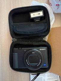 Sony ZV-1 con flash