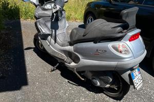 Scooter Piaggio X9