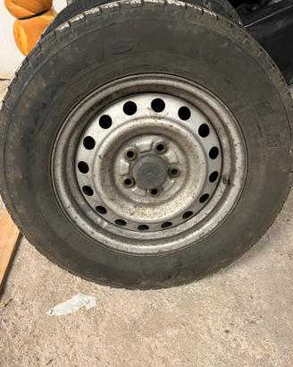 205/70/15 gomme e cerchi