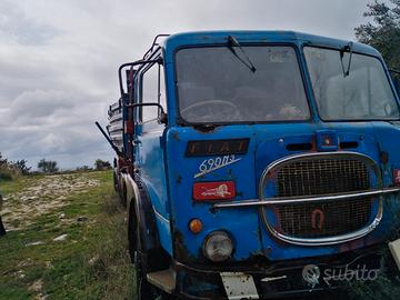 Camion fiat 690 intero