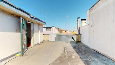 NUOVO PREZZO! Intero stabile con box, terrazzo e d