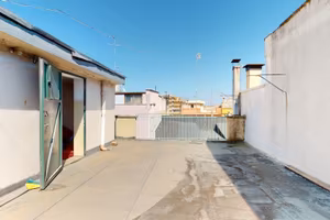 NUOVO PREZZO! Intero stabile con box, terrazzo e d