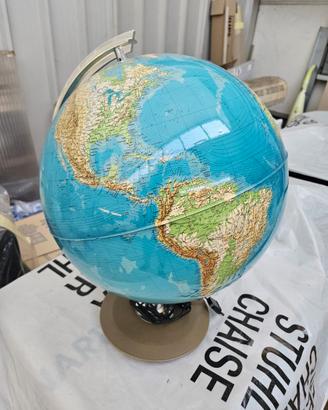 Mappamondo con sistema di illuminazione