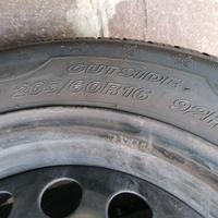 4 gomme invernali 205/60 R16 più 4 cerchioni