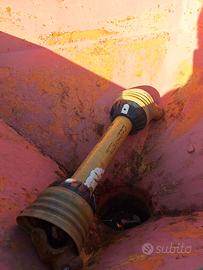 Spandiconcime con cardano