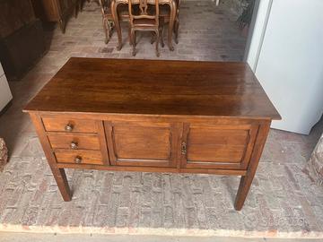 Mobiletto basso antico in legno massello