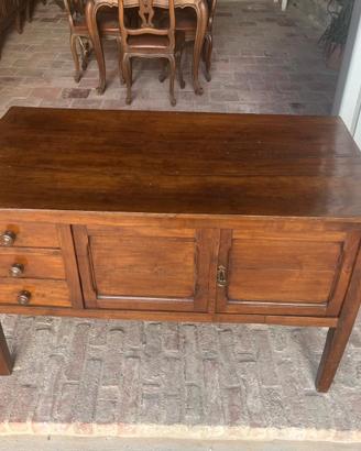 Mobiletto basso antico in legno massello