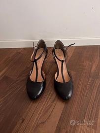 Scarpe décolleté in pelle con cinturino