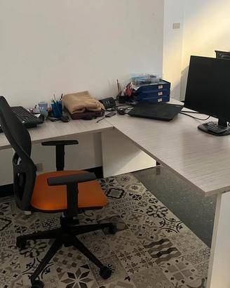 Scrivania ufficio