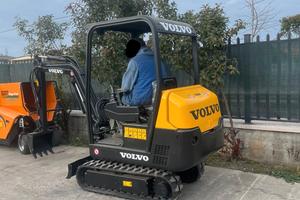 E232 - Mini escavatore 15 q.li Volvo EC15