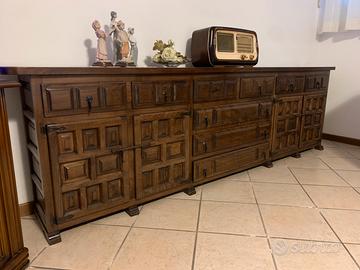 Mobile in stile spagnolo