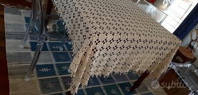 tovaglia e/ o copritavolo a uncinetto