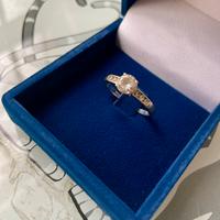 Anello in oro bianco con pietre