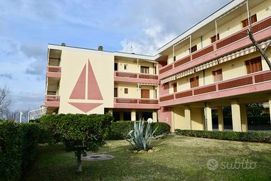 49 SAN VINCENZO Trilo vista mare posto auto