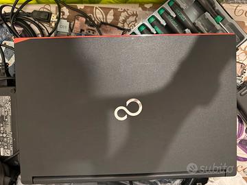 Notebook fujitsu e556 i5 6th 15.6 8gb ram ssd 256
