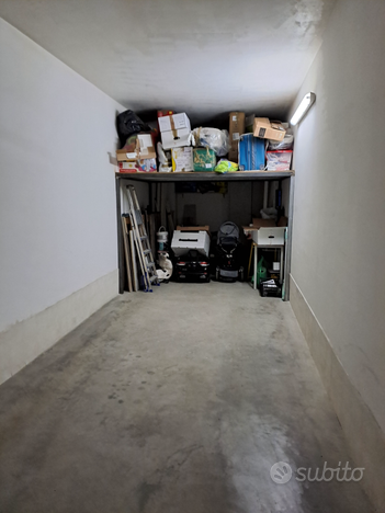 Garage di recente costruzione