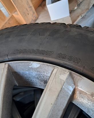 Gomme invernali 215/65 R17 e cerchi in lega
