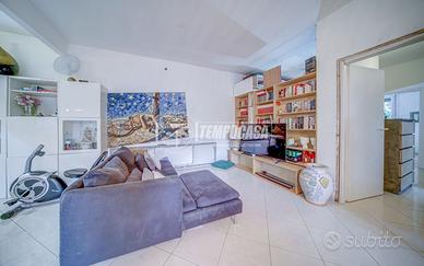 TRILOCALE TERMOAUTONOMO, BOX E CANTINA