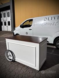 Banco mobile artigianale per catering o eventi