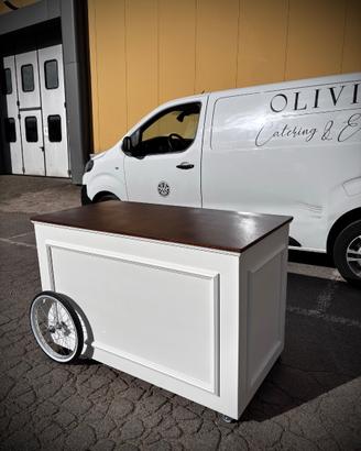 Banco mobile artigianale per catering o eventi