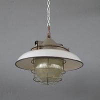 Vecchia lampada industriale smaltata da fabbrica