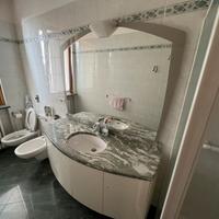Mobiletto bagno sospeso