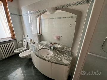 Mobiletto bagno sospeso