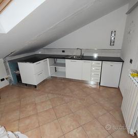 Cucina angolare per mansarda