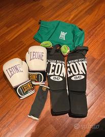 Set boxe Leone guantoni fascette paratibia