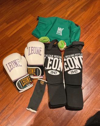 Set boxe Leone guantoni fascette paratibia