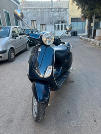 Vespa blu LX 125  pronta all’uso