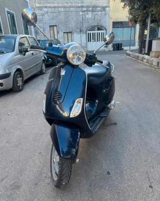 Vespa blu LX 125  pronta all’uso