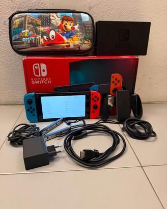 Nintendo Switch + Custodia Mario Odyssey