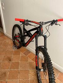 bicicletta Mtb enduro marca Specialized