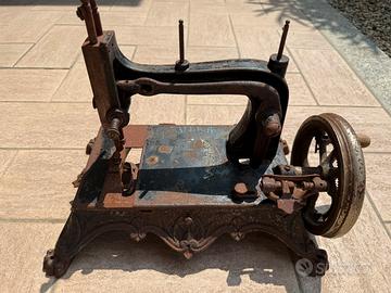 Macchina da cucire vintage Regina Margherita