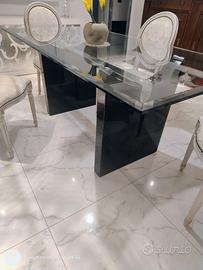 tavolo con piano in cristallo