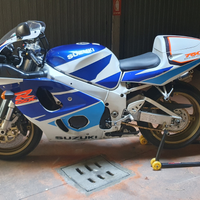 Suzuki GSXR 750 Srad