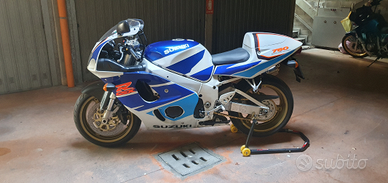 Suzuki GSXR 750 Srad