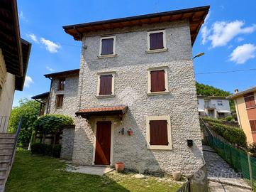 CASA SEMINDIPENDENTE A BERBENNO