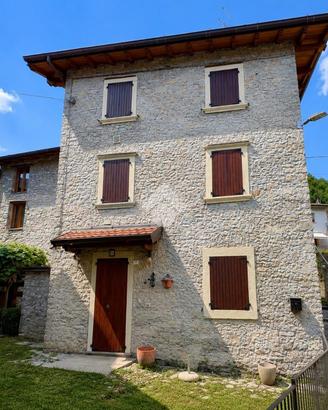 CASA SEMINDIPENDENTE A BERBENNO