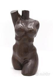 Miniatura di busto di donna in legno