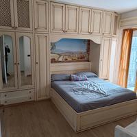 Camera da letto a ponte realizzata da artigiani 