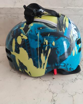casco da skateboard o pattinaggio 